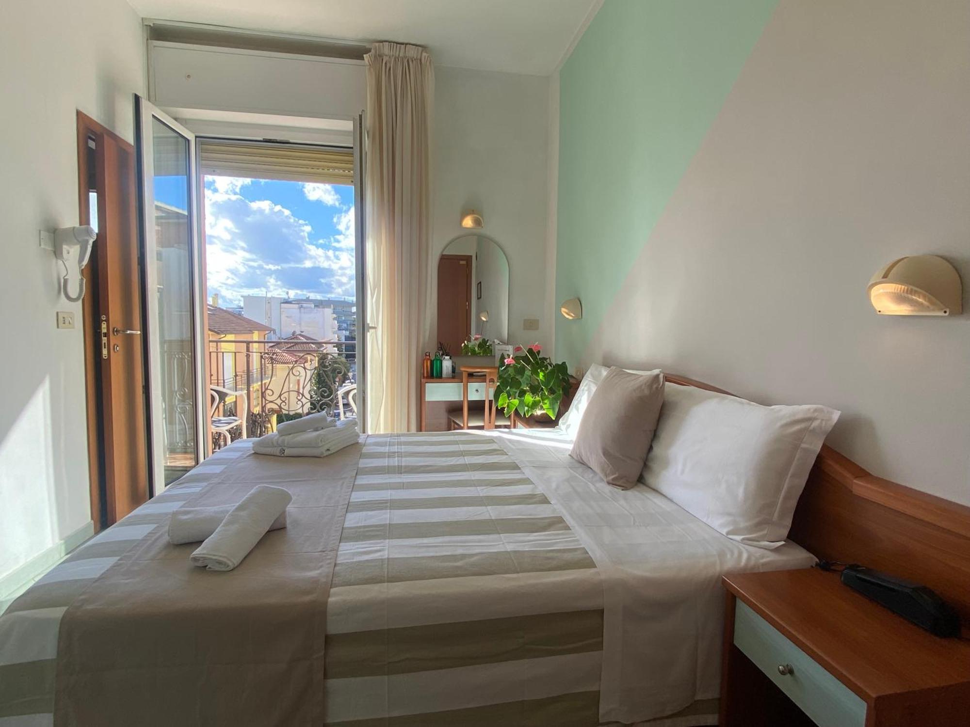 Hotel Villa Caterina Rimini Dış mekan fotoğraf