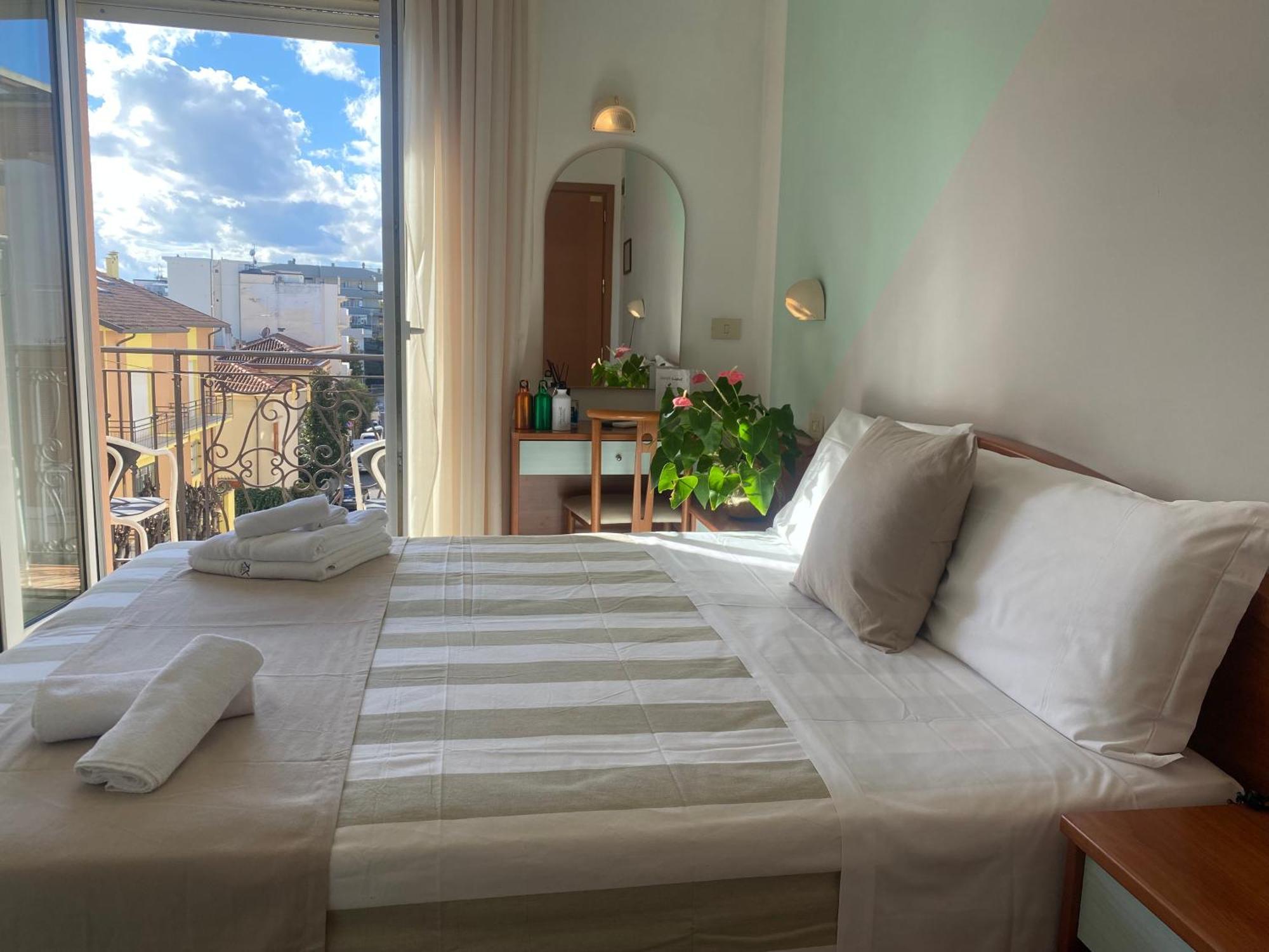 Hotel Villa Caterina Rimini Dış mekan fotoğraf